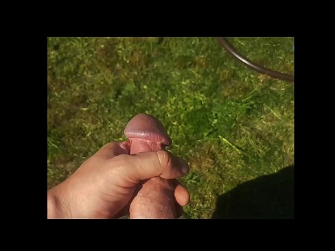 ❤️ Varma varmulo iĝas sian rozkoloran fikigon kaj ŝprucas kun ŝprucaĵo en somera ĝardeno Faka video  ĉe porno eo.onetubes.top ❤